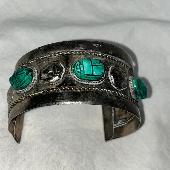 Vintage Silver Egyptian Revival Wide Large Scarab Blue/Green Turquoise Cuff - Picture 4 of 10